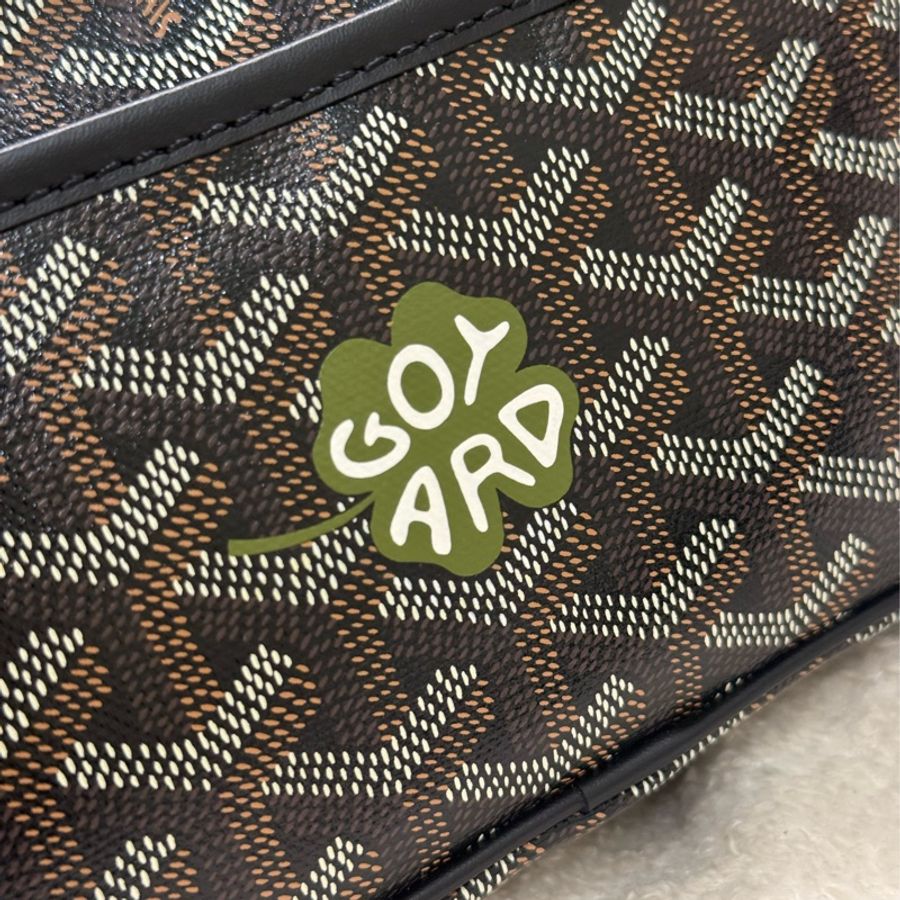 (2026韓國購證🇰🇷全配)全新Goyard Cap-Vert 黑色四葉草彩繪相機包-3