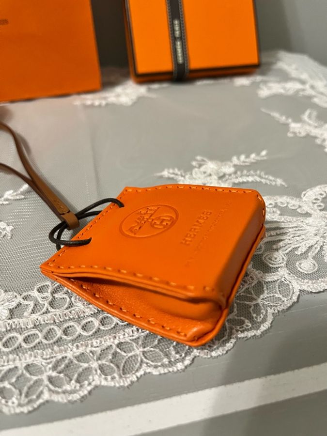 HERMÈS 愛馬仕《全新全配》Sac Orange 小橘購物袋吊飾|經典橘色|台灣專櫃購入-3
