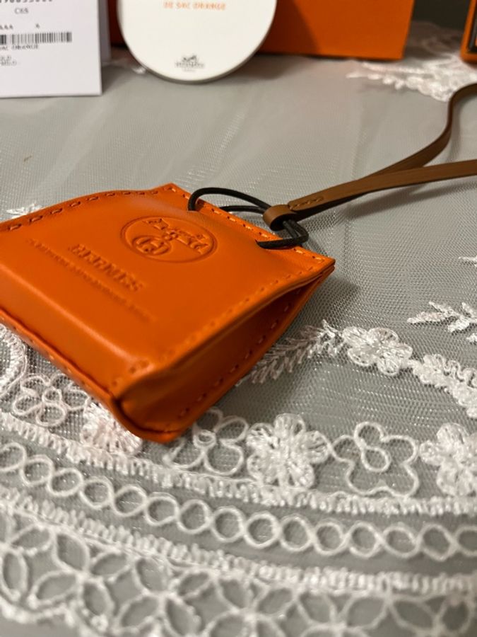 HERMÈS 愛馬仕《全新全配》Sac Orange 小橘購物袋吊飾|經典橘色|台灣專櫃購入-19