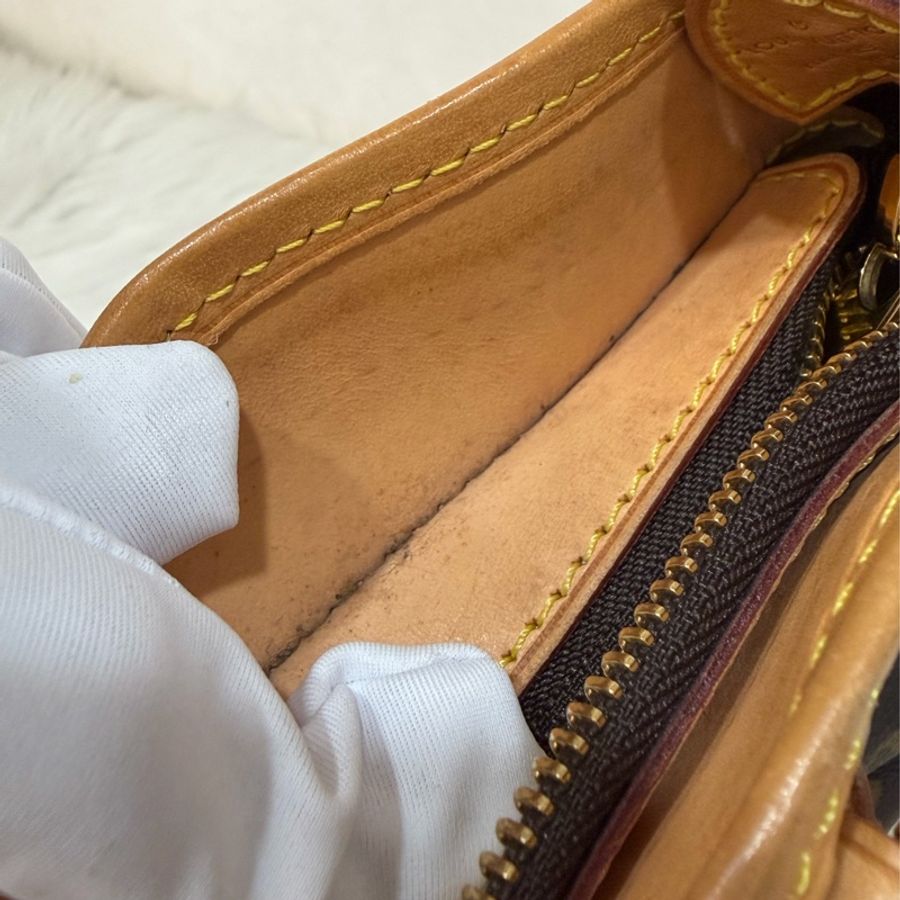 LV M45715 原花 字紋 老花 曼哈頓 金釦抓皺 手提包南瓜包肚臍包-51
