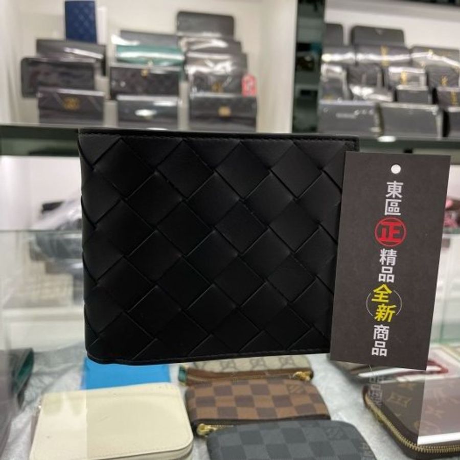 東區正精品㊣ BOTTEGA VENETA BV 743211 全新黑色全皮大格編織8卡短夾 RZ6547-0