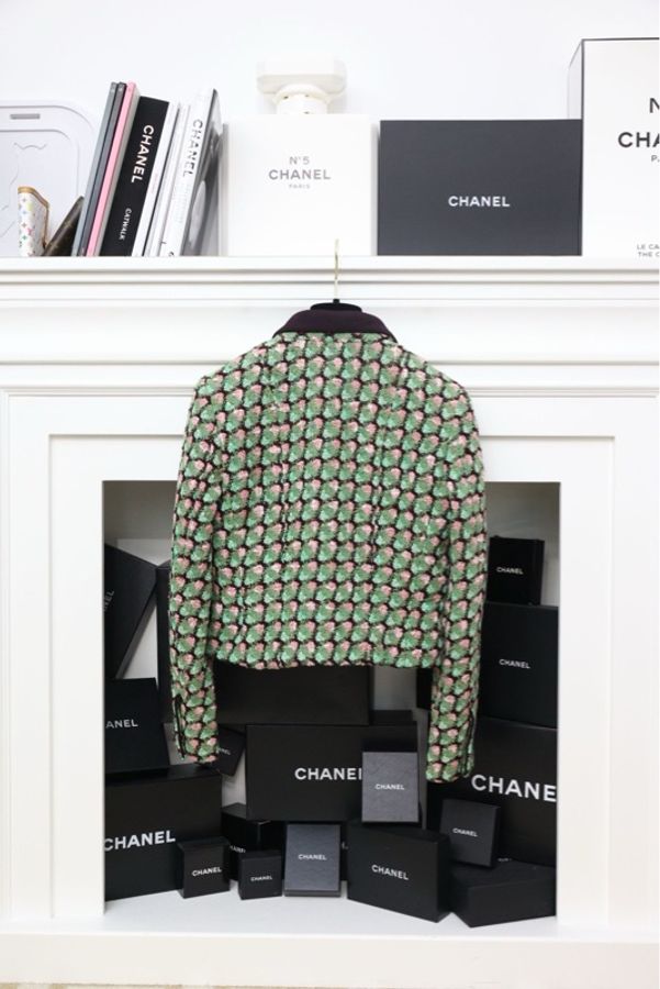 Chanel 02年蜜瓜桃桃两口袋crop短外套半裙套装-1
