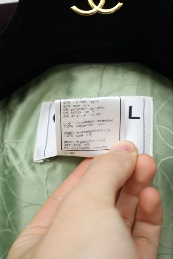 Chanel 02年蜜瓜桃桃两口袋crop短外套半裙套装-18