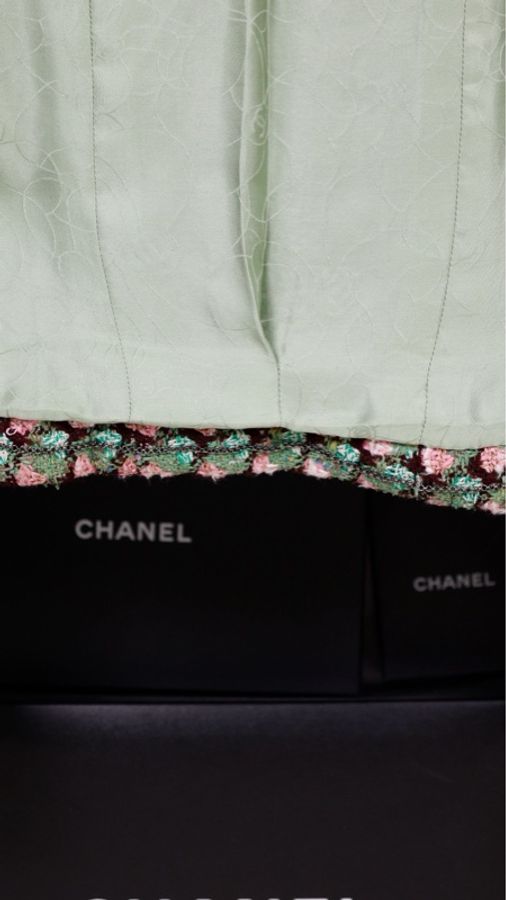 Chanel 02年蜜瓜桃桃两口袋crop短外套半裙套装-46