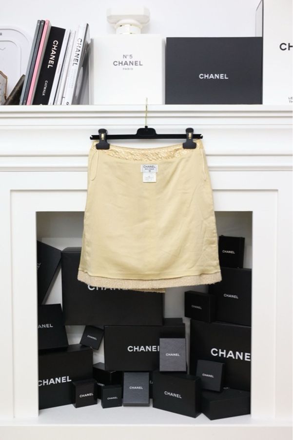 Chanel 96年秀款米黄色四口袋西阵织翻领外套半裙马甲三件套套装-4