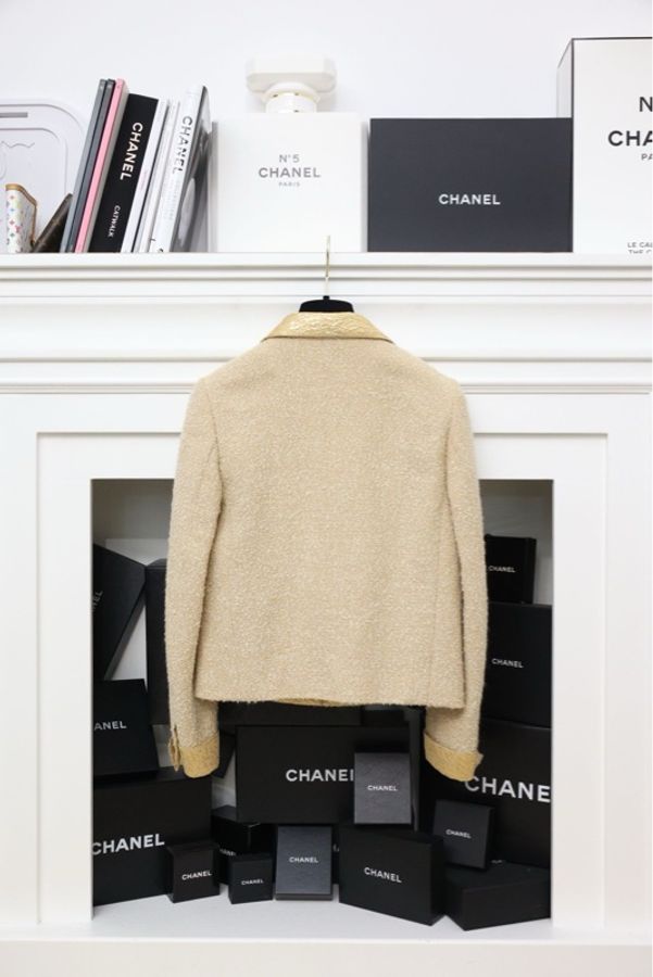 Chanel 96年秀款米黄色四口袋西阵织翻领外套半裙马甲三件套套装-5