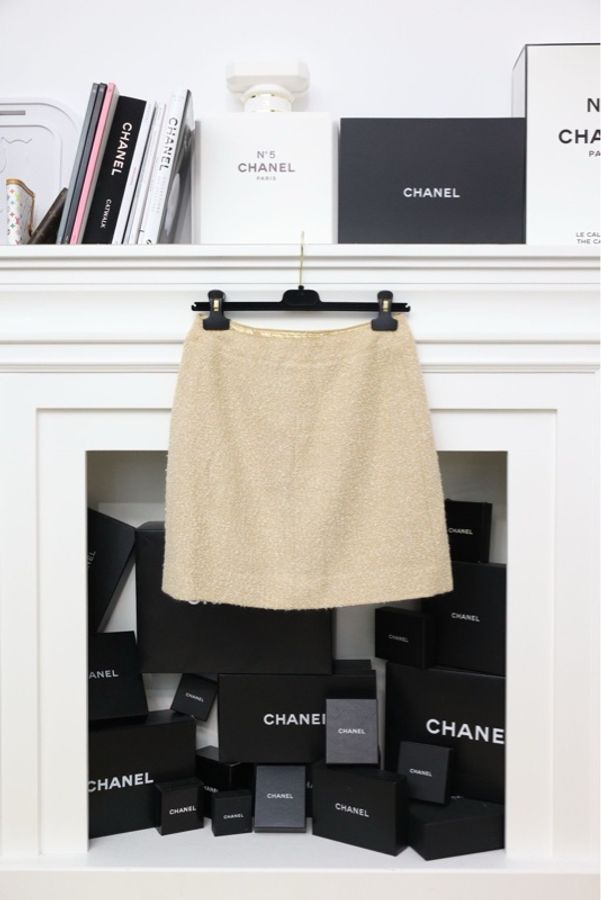 Chanel 96年秀款米黄色四口袋西阵织翻领外套半裙马甲三件套套装-6