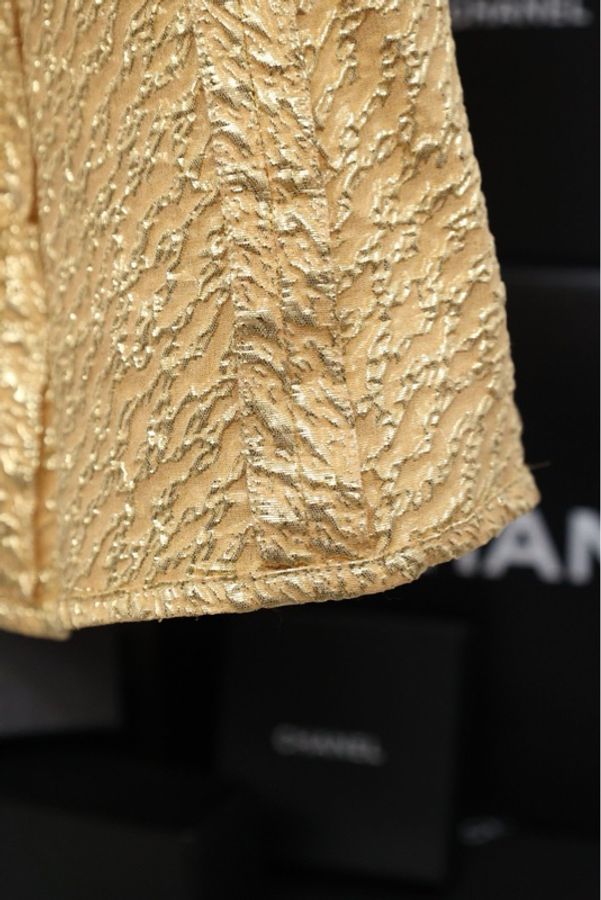 Chanel 96年秀款米黄色四口袋西阵织翻领外套半裙马甲三件套套装-42
