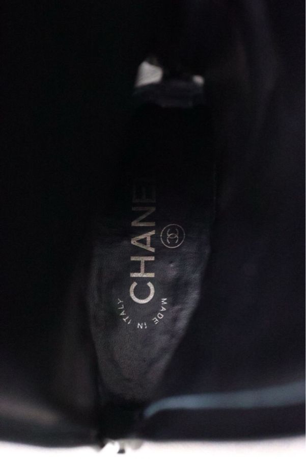 Chanel 16年椅子系列秀款红黑格纹粗花呢拼皮镂空中筒靴-10
