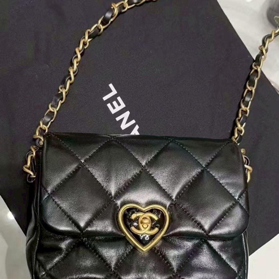 全新全配🖤✨#香奈兒 #23s #黑色愛心琺瑯扣方胖子 #晶片款 #有購證-1