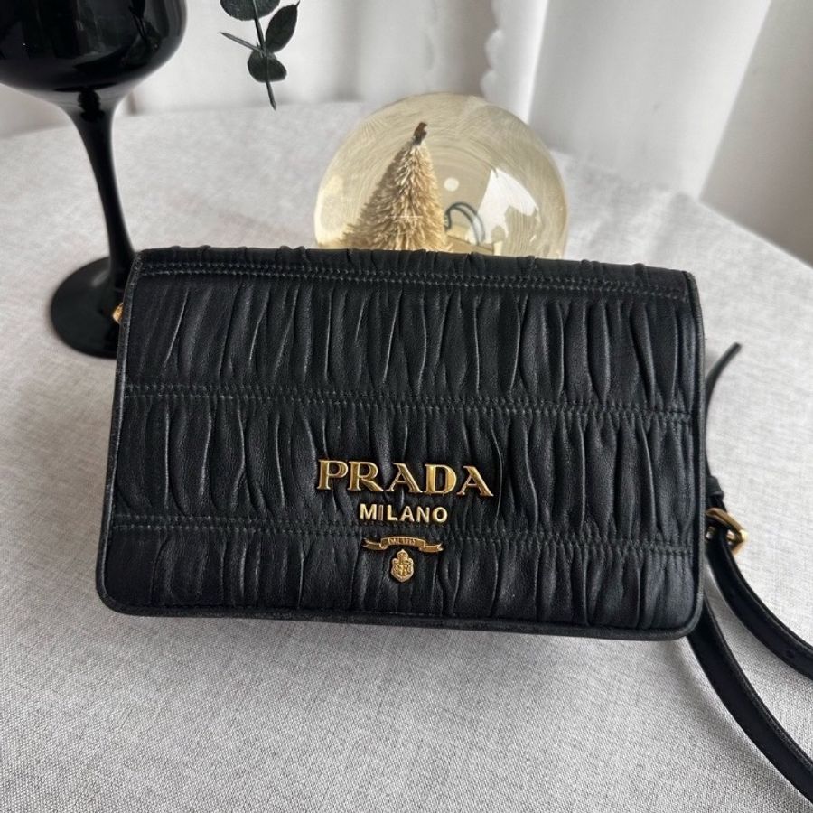 98新🖤🌙#prada #黑色褶皺 #翻蓋斜挎包-0