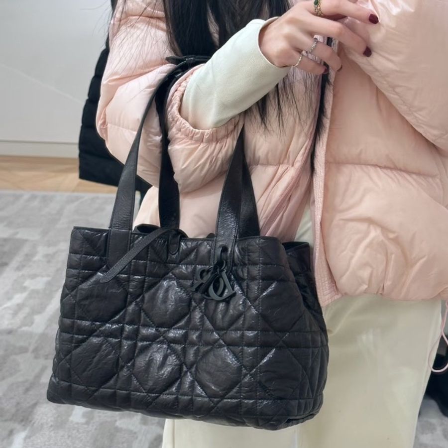 近新閒置🖤#Dior #toujours中號 #黑色油蠟皮 #塵袋購證-0