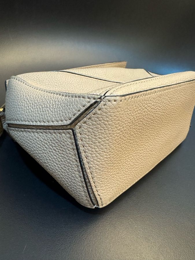 Loewe Mini puzzle Bag 沙色包-3