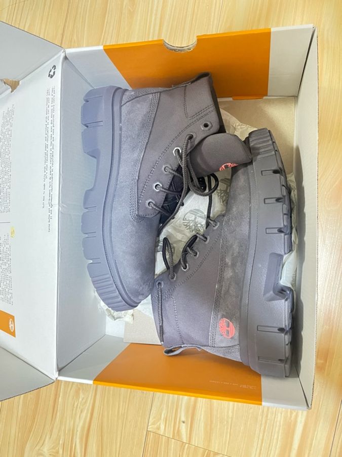 Timberland防潑水中筒靴24.5-3