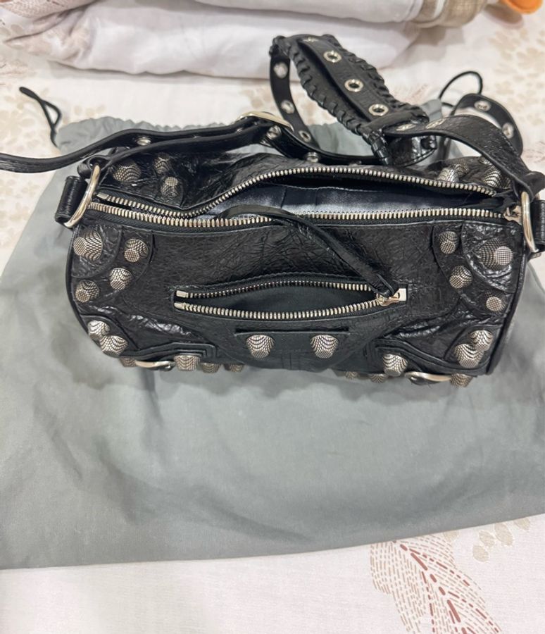 balenciaga 4.Balenciaga BAG Le Cagole 羊皮圓統包型號771716 shoulder BLACK-0