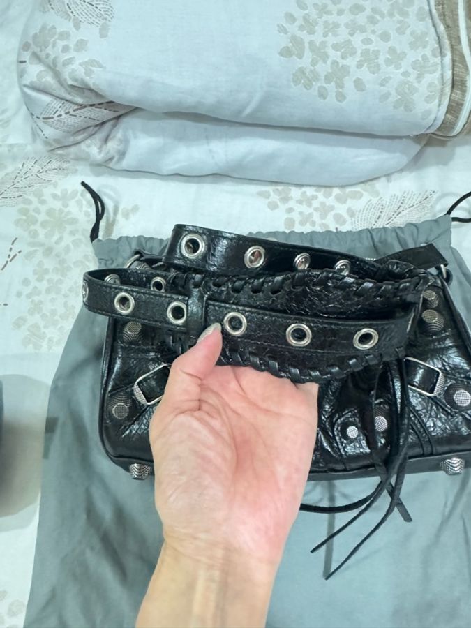 balenciaga 4.Balenciaga BAG Le Cagole 羊皮圓統包型號771716 shoulder BLACK-2