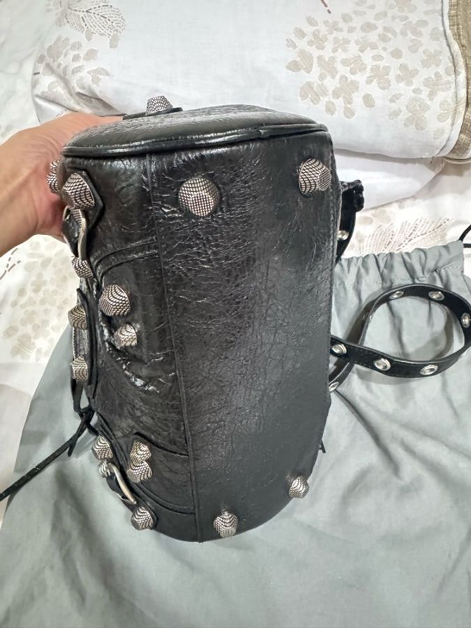 balenciaga 4.Balenciaga BAG Le Cagole 羊皮圓統包型號771716 shoulder BLACK-3