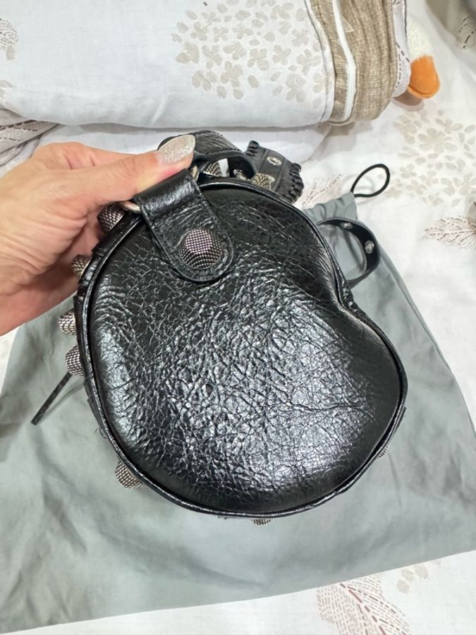 balenciaga 4.Balenciaga BAG Le Cagole 羊皮圓統包型號771716 shoulder BLACK-4