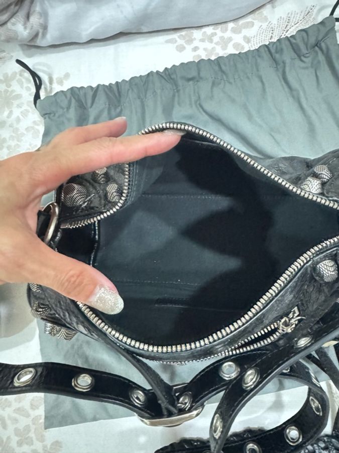 balenciaga 4.Balenciaga BAG Le Cagole 羊皮圓統包型號771716 shoulder BLACK-14
