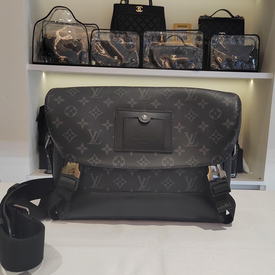 Louis Vision路易威登黑武士郵差包 塗層帆布 尺寸28*24-0