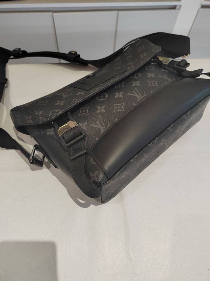 Louis Vision路易威登黑武士郵差包 塗層帆布 尺寸28*24-5