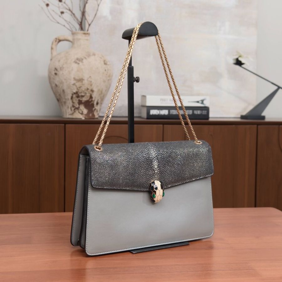 BVLGARI 灰色珍珠魚皮 蛇頭肩背斜背包 27.5*17.5*7 98新配件塵袋 鏡子-2