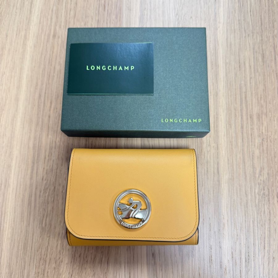 Longchamp BOX-TROT 小牛皮金屬logo三折短夾-0