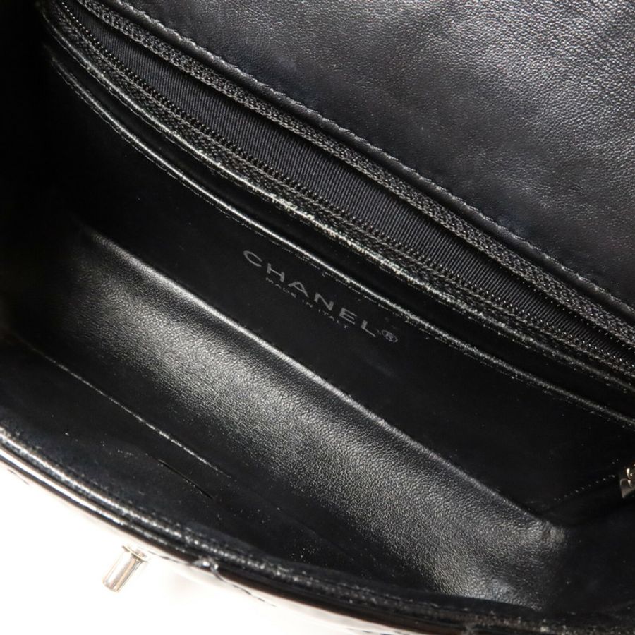 CHANEL 漆皮皮革Mini Classic 20鏈帶肩背袋-4
