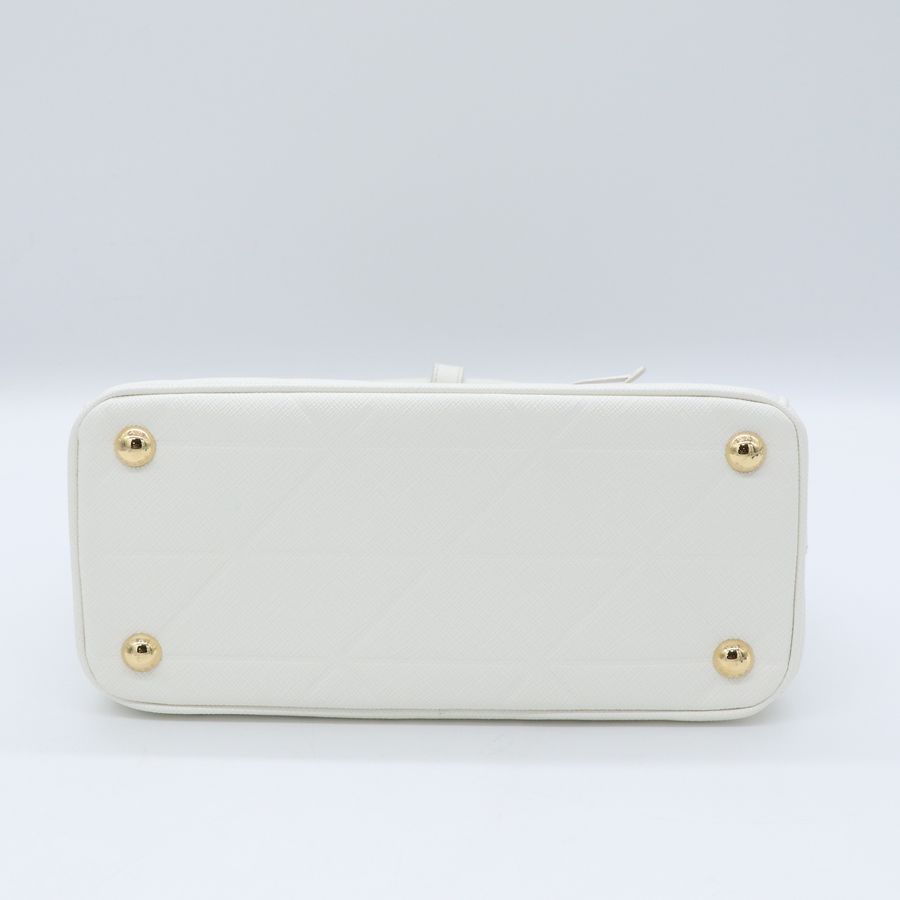 (近新閒置品🌟專櫃 14 萬在售)Prada 普拉達 Galleria 小型 幾何壓紋 小牛皮 奶白色 兩用 手提包 斜背包 殺手包-6