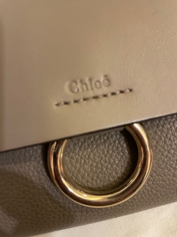 Chloe’ 荔枝紋牛皮 大象灰 金釦 WOC 斜跨包/斜背包-8