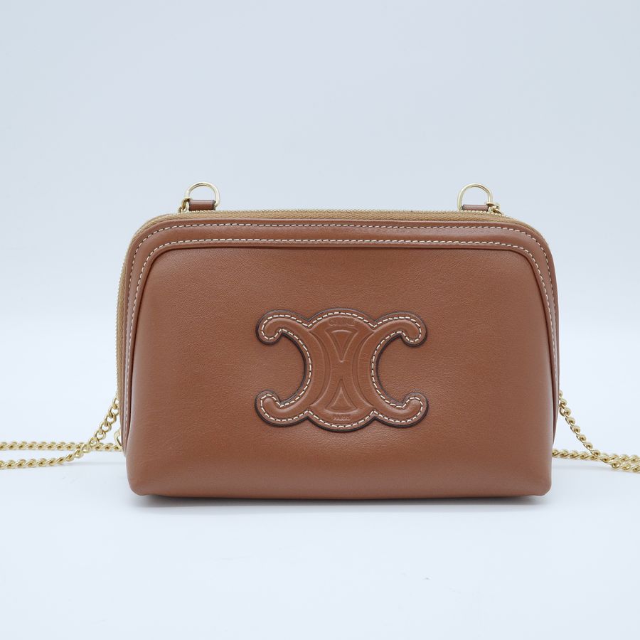 Celine 經典 Cuir Triomphe 凱旋門立體皮雕小牛皮 焦糖色 金屬鏈條相機包 斜背包-1