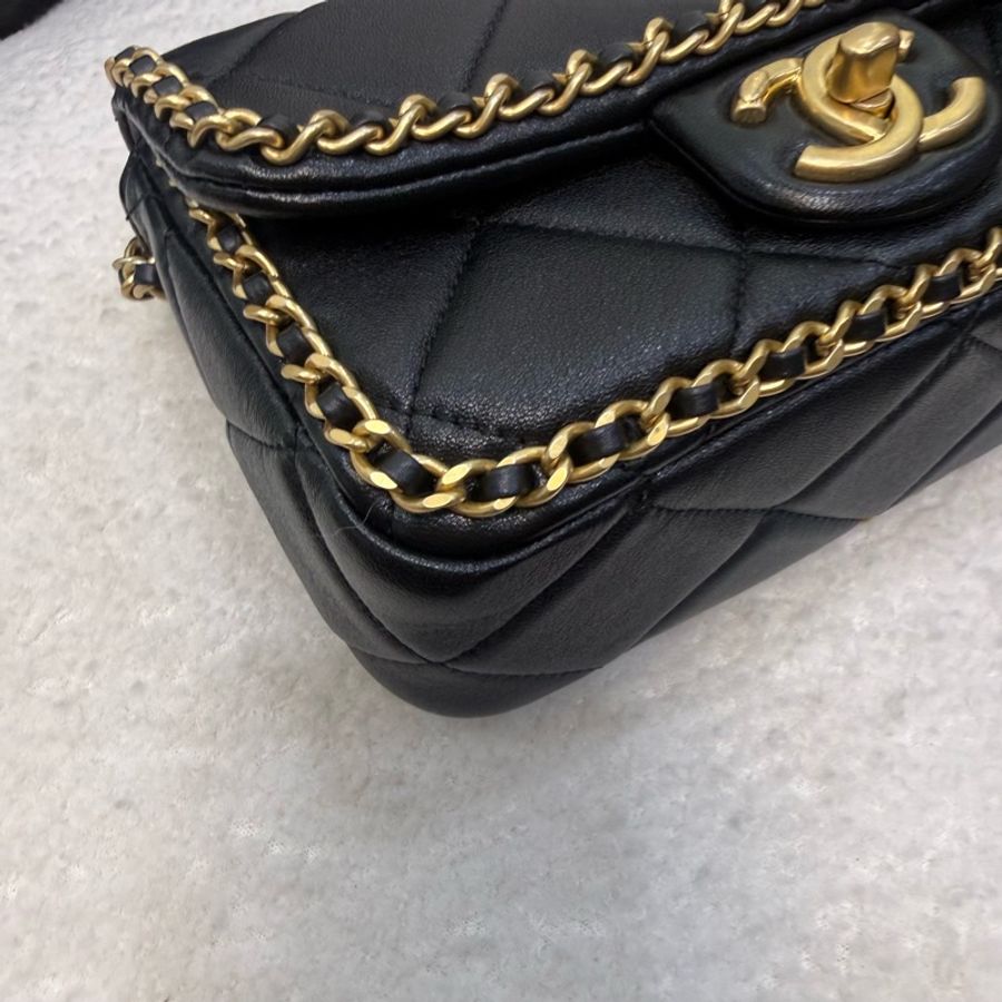 Chanel黑金羊皮菱格皮穿鏈滾邊mini 口蓋包-9