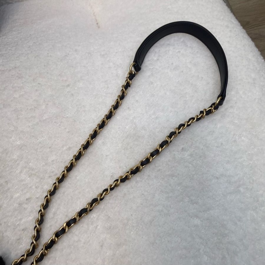 Chanel黑金羊皮菱格皮穿鏈滾邊mini 口蓋包-18