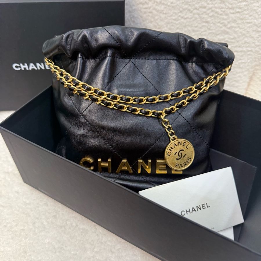 Chanel黑色牛皮金釦mini22迷你包-16