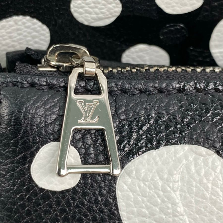 △ LOUIS VUITTON 路易·威登 Black Calfskin Monogram Empreinte Lv X YK Multi Pochette Accessoires Shoulder Bag 黑色小牛皮經典老花草間彌生聯名肩背包 M46410-267014679-14