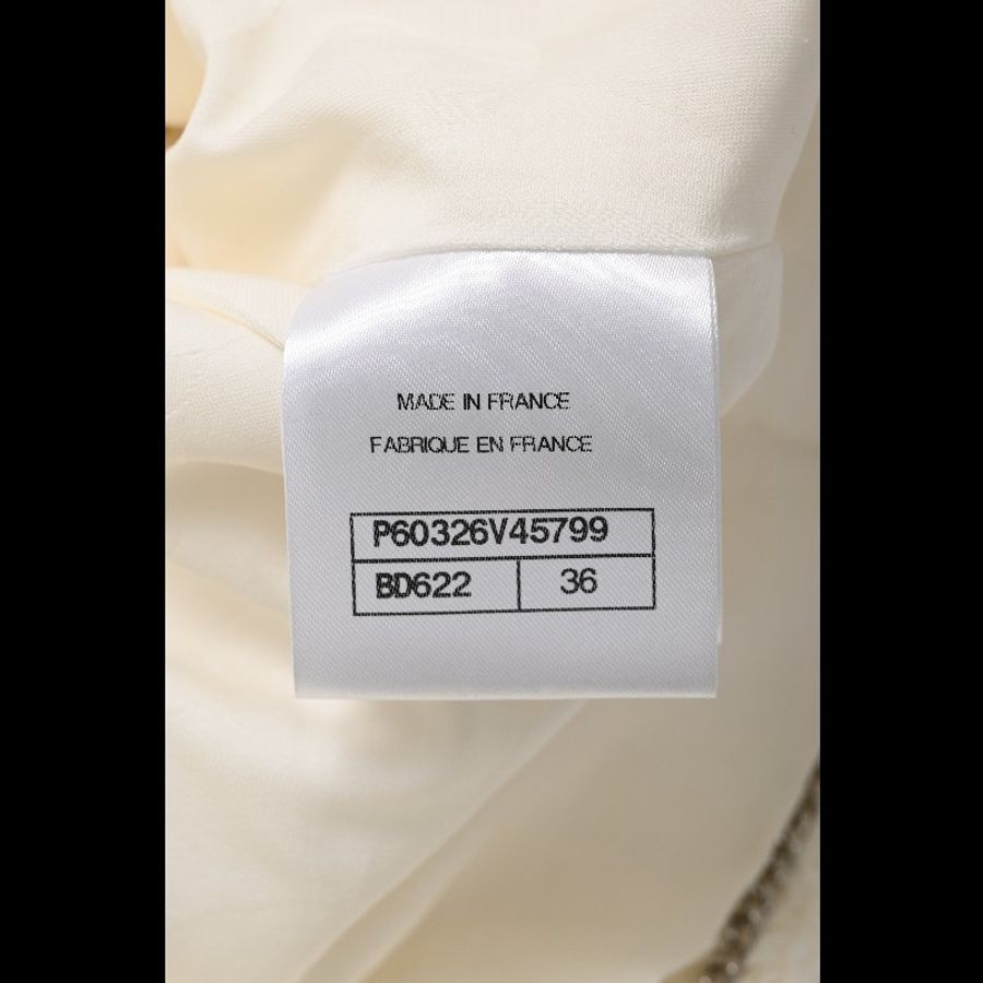 Chanel 19年白色两口袋亚克力扣上衣外套-11
