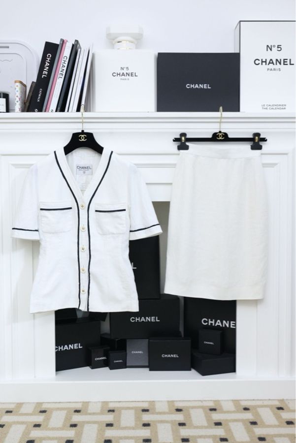 Chanel 94年黑色滚边白色V领短袖半裙套装-0