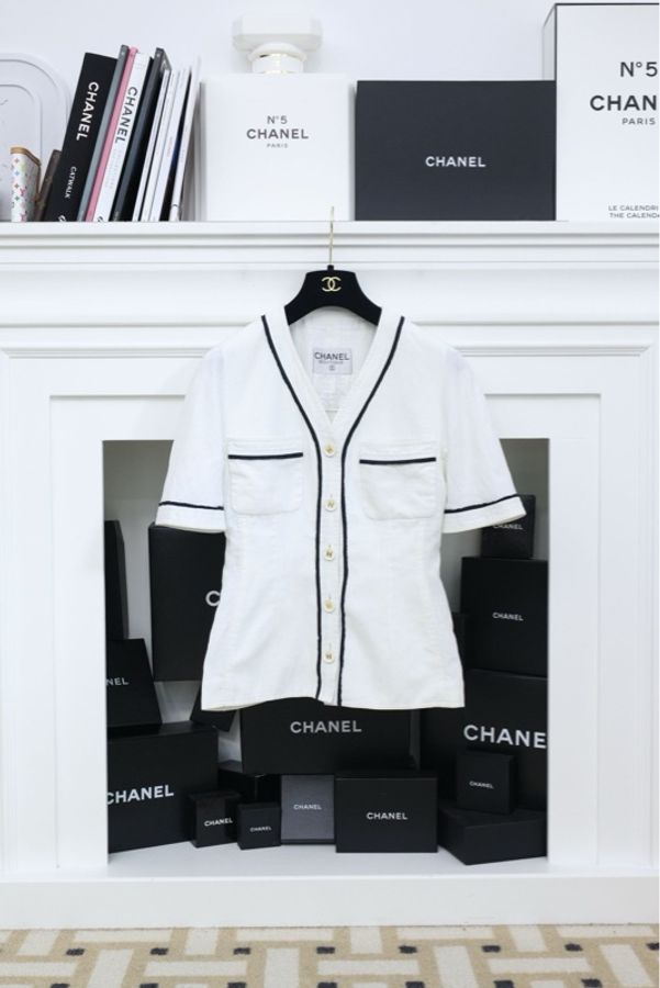 Chanel 94年黑色滚边白色V领短袖半裙套装-1