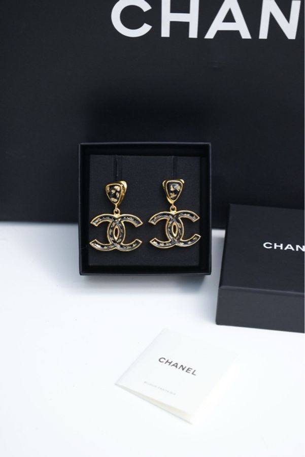 Chanel23c黑色金箔花纹三角双C耳钉-0