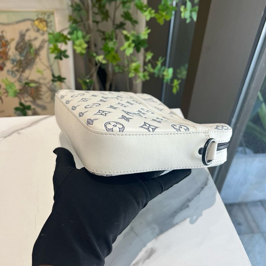 LV 路易威登 相機包 芯片款 底長24-4