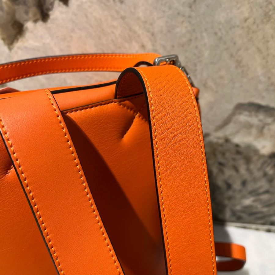 Loewe橘色牛皮 Goya Small後背包-9