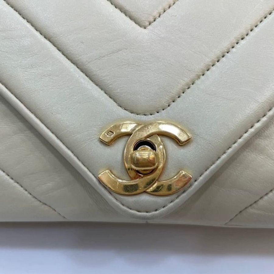 Chanel香奈兒V紋肩背包雙C扣-18