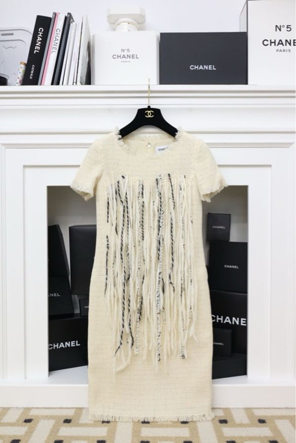 Chanel 10年秋冬系列秀款米黄色羊毛圆领流苏短袖连衣裙-0