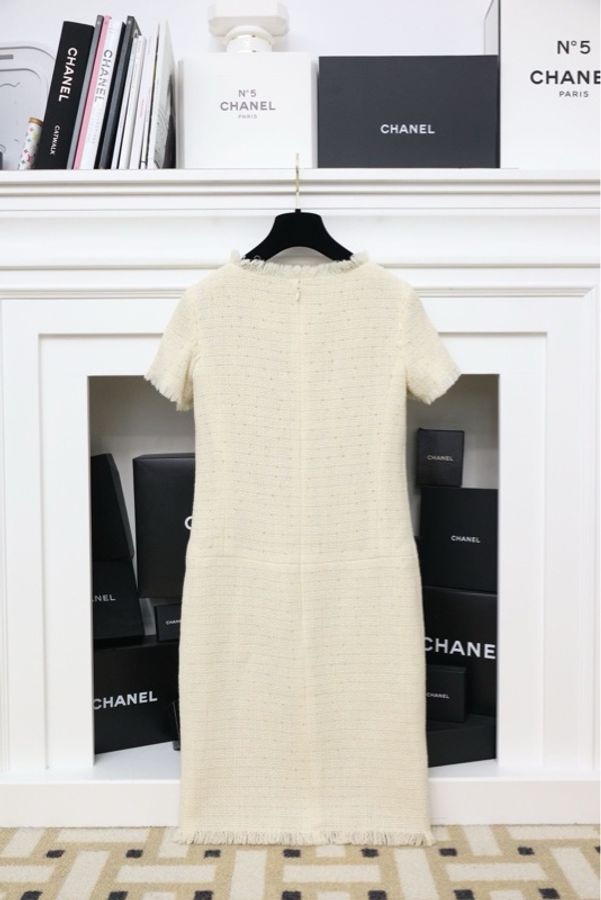 Chanel 10年秋冬系列秀款米黄色羊毛圆领流苏短袖连衣裙-1