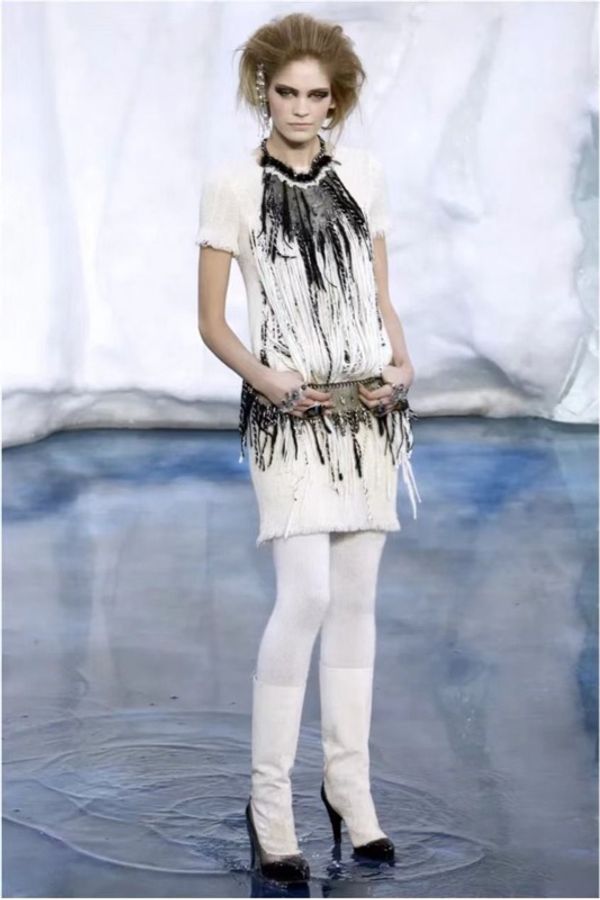 Chanel 10年秋冬系列秀款米黄色羊毛圆领流苏短袖连衣裙-8