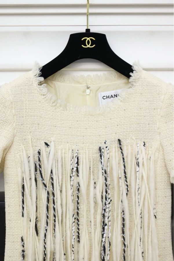 Chanel 10年秋冬系列秀款米黄色羊毛圆领流苏短袖连衣裙-9