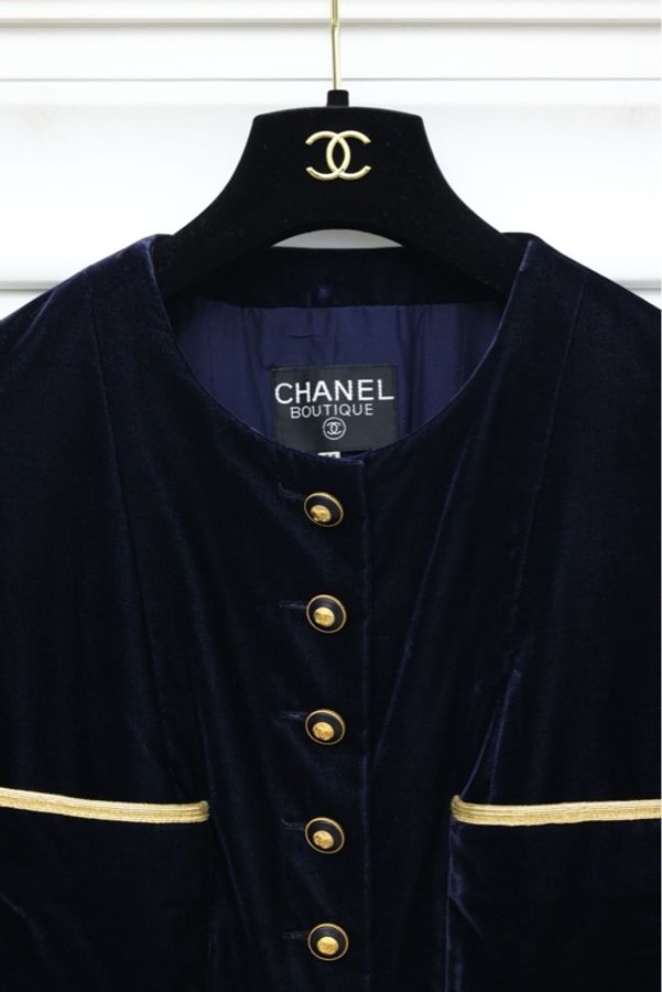 Chanel 93年秋冬秀款蓝黑色丝绒黑金扣四口袋长外套-6