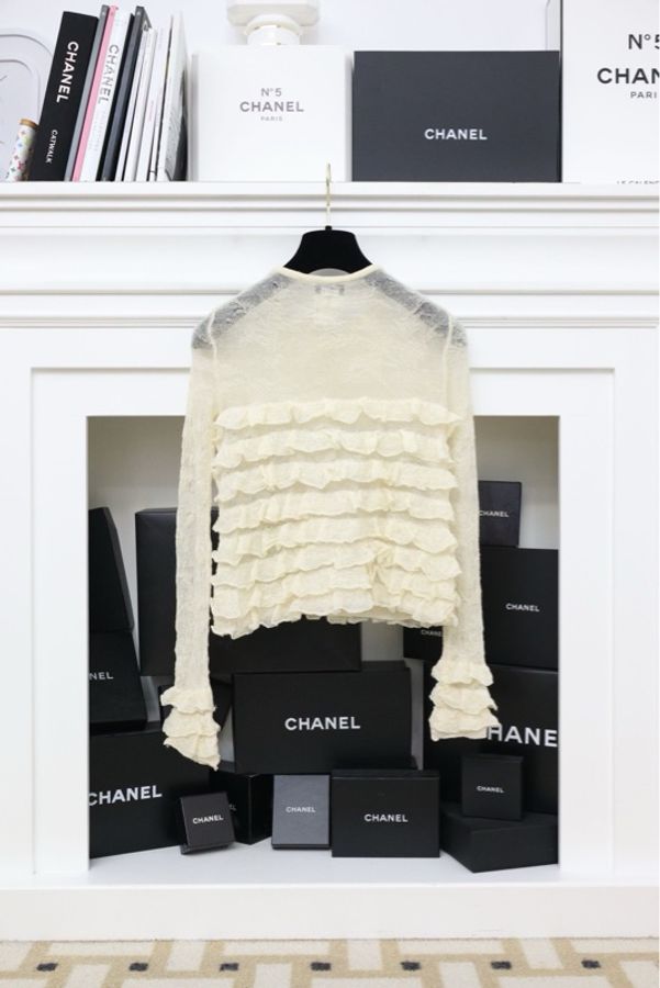 Chanel 16年奶白色羊毛波浪边长袖外套-1
