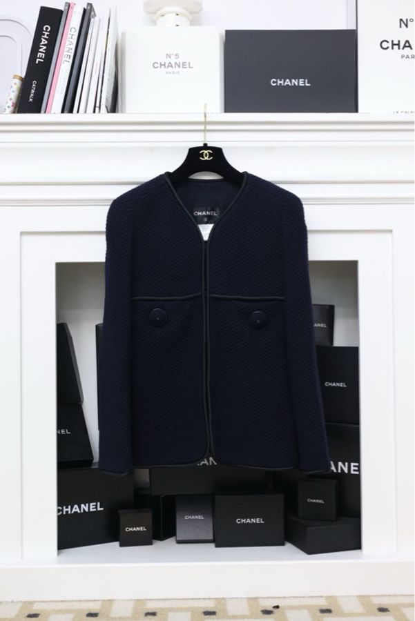 Chanel 16年藏青色羊毛缎面滚边V领外套-0