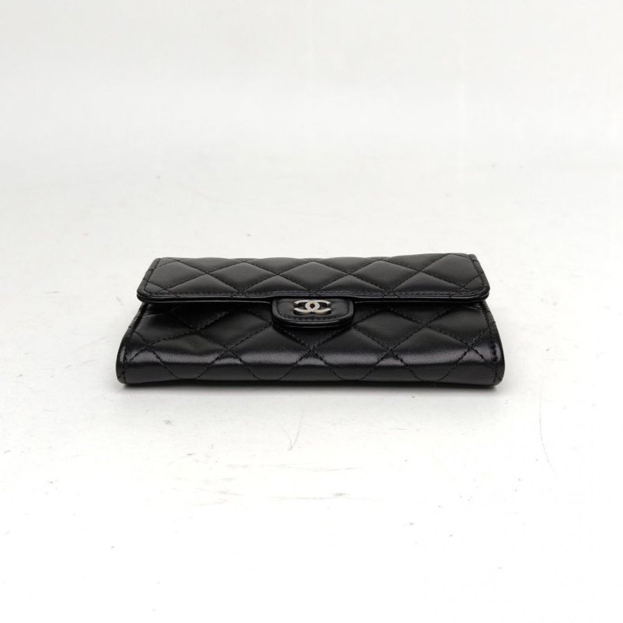 CHANEL 黑色牛皮革13開銀扣錢包-4